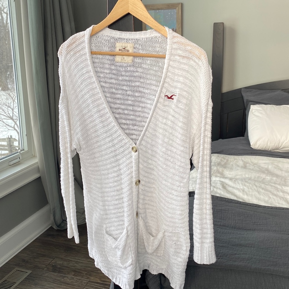 Hollister white stitch cardigan size small. Great condition.